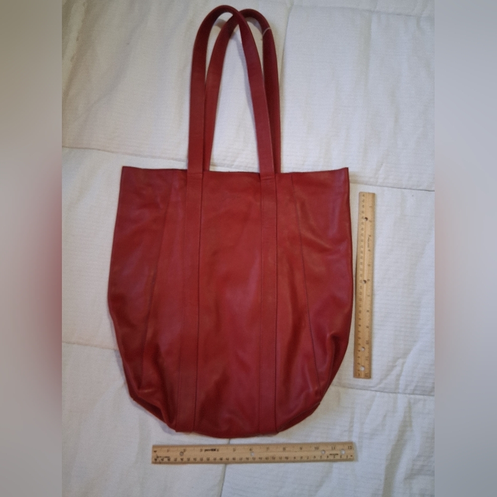 Elegant Red Leather Tote Bag - Picture 3 of 5